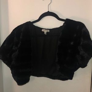 Extraordinary black faux fur capelet medium